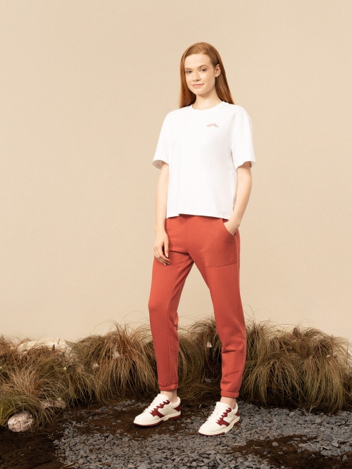 OUTHORN Women's sweatpants red