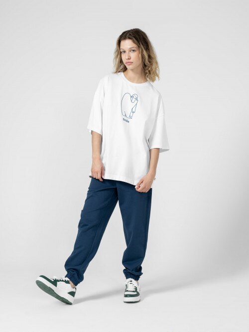 Women's oversize T-shirt with embroidery - white